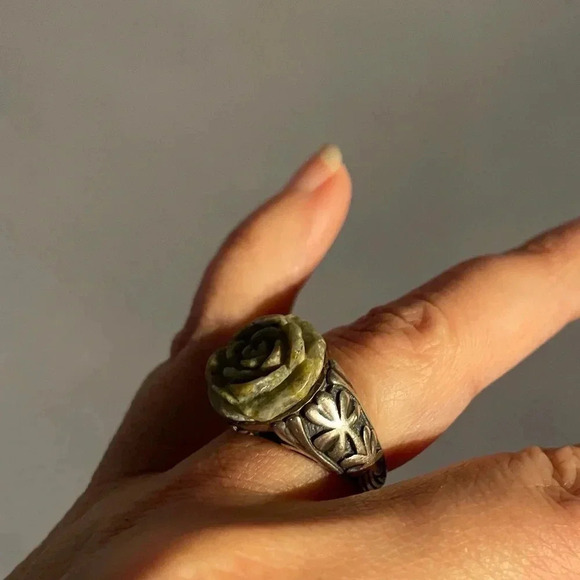 Green rose 🌹925 silver cocktail ring size 6. Made in Ireland & hallmark stamps. - Picture 10 of 14